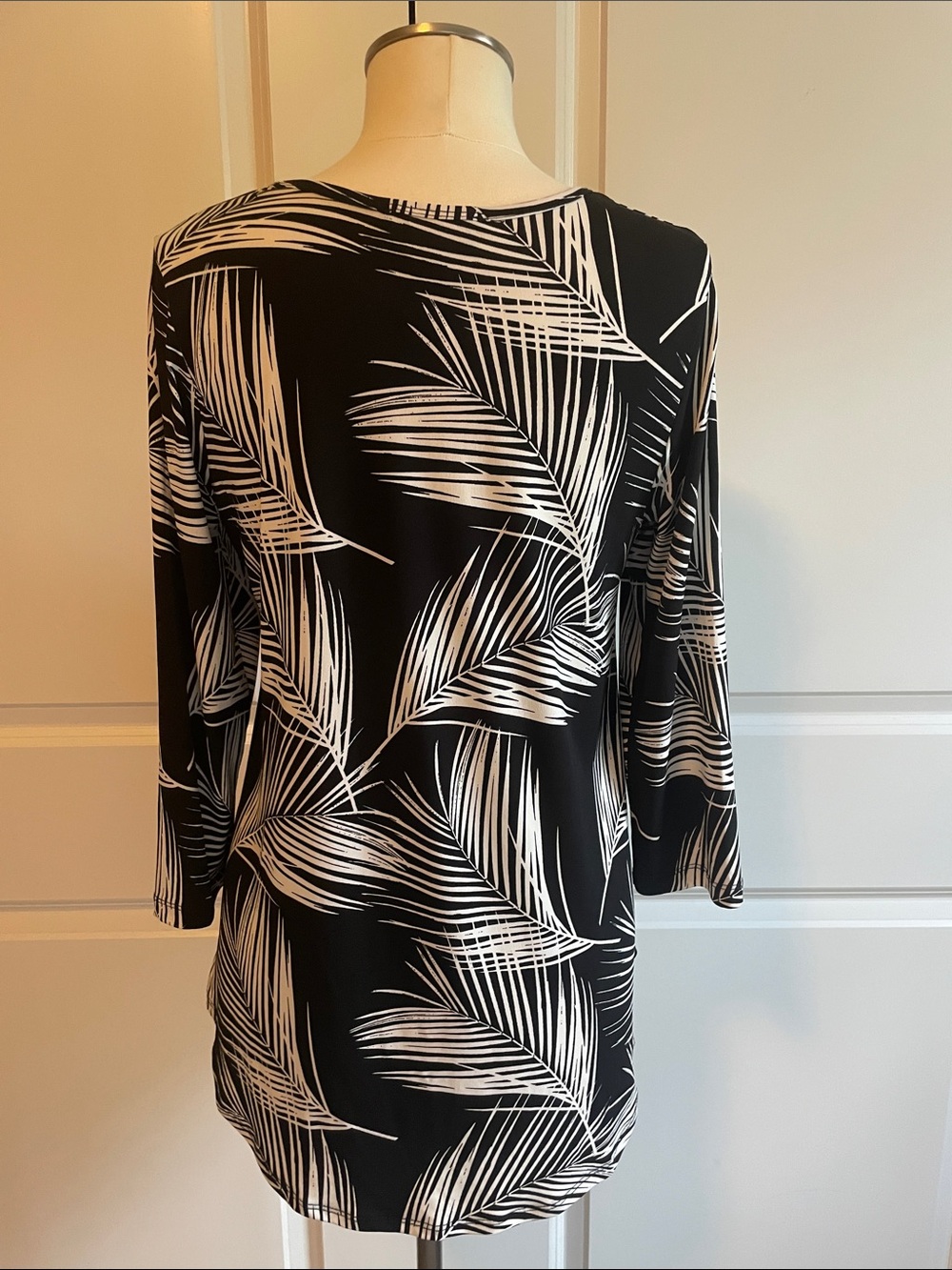 Karen Kane Black and White Palm Leaf Tunic Size XL - Picture 5 of 6